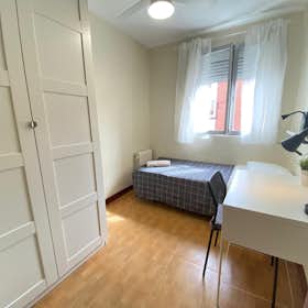 Private room for rent for €340 per month in Madrid, Calle de Pico de Alba
