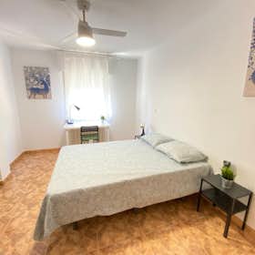 Private room for rent for €380 per month in Madrid, Calle de Graena