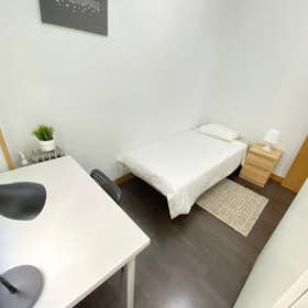 Private room for rent for €400 per month in Madrid, Calle de Martín de Vargas