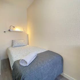 Private room for rent for €380 per month in Madrid, Calle de Valderrobres
