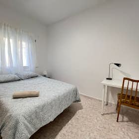 Private room for rent for €380 per month in Madrid, Calle de Sierra Carbonera