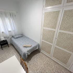 Private room for rent for €300 per month in Madrid, Calle de Sierra Carbonera