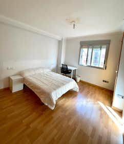 Отдельная комната сдается в аренду за 350 € в месяц в Castelló de la Plana, Camí de Sant Josep