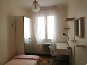 私人房间 正在以 €350 的月租出租，其位于 Pamplona, Calle de Julián Gayarre