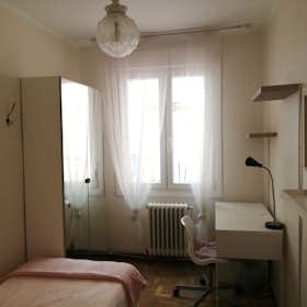 Отдельная комната сдается в аренду за 350 € в месяц в Pamplona, Calle de Julián Gayarre