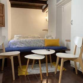 Квартира сдается в аренду за 750 € в месяц в Granada, Calle San Juan de los Reyes