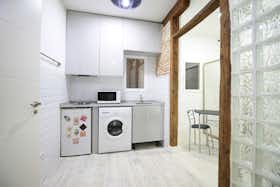 Apartment for rent for €900 per month in Madrid, Calle del Tesoro