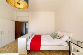 Mehrbettzimmer zu mieten für 440 € pro Monat in Florence, Viale dei Mille