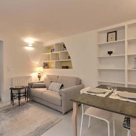 Apartment for rent for €1,751 per month in Paris, Rue Barbette