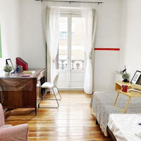 Private room for rent for €600 per month in Madrid, Calle de Santa Engracia