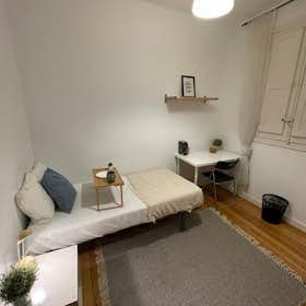 Private room for rent for €575 per month in Madrid, Calle de Santa Engracia