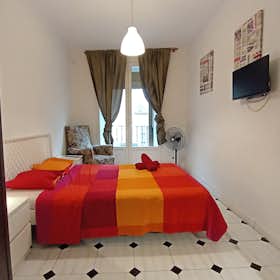 Private room for rent for €675 per month in Madrid, Calle de Hortaleza