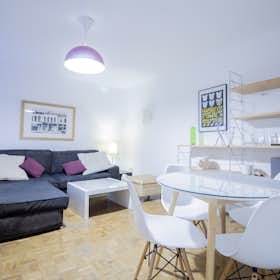 Apartment for rent for €1,750 per month in Madrid, Calle de las Infantas