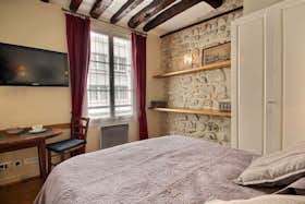 单间公寓 正在以 €1,249 的月租出租，其位于 Paris, Rue Saint-Louis-en-l'Île