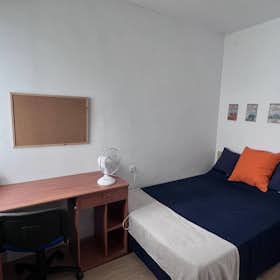 Отдельная комната сдается в аренду за 350 € в месяц в Cartagena, Calle Tirso de Molina
