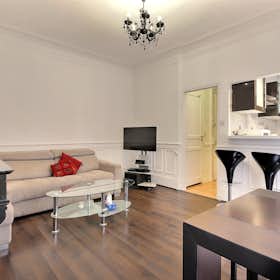Apartment for rent for €1,908 per month in Paris, Rue Dutot