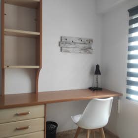 Private room for rent for €420 per month in Burjassot, Carrer Isaac Peral