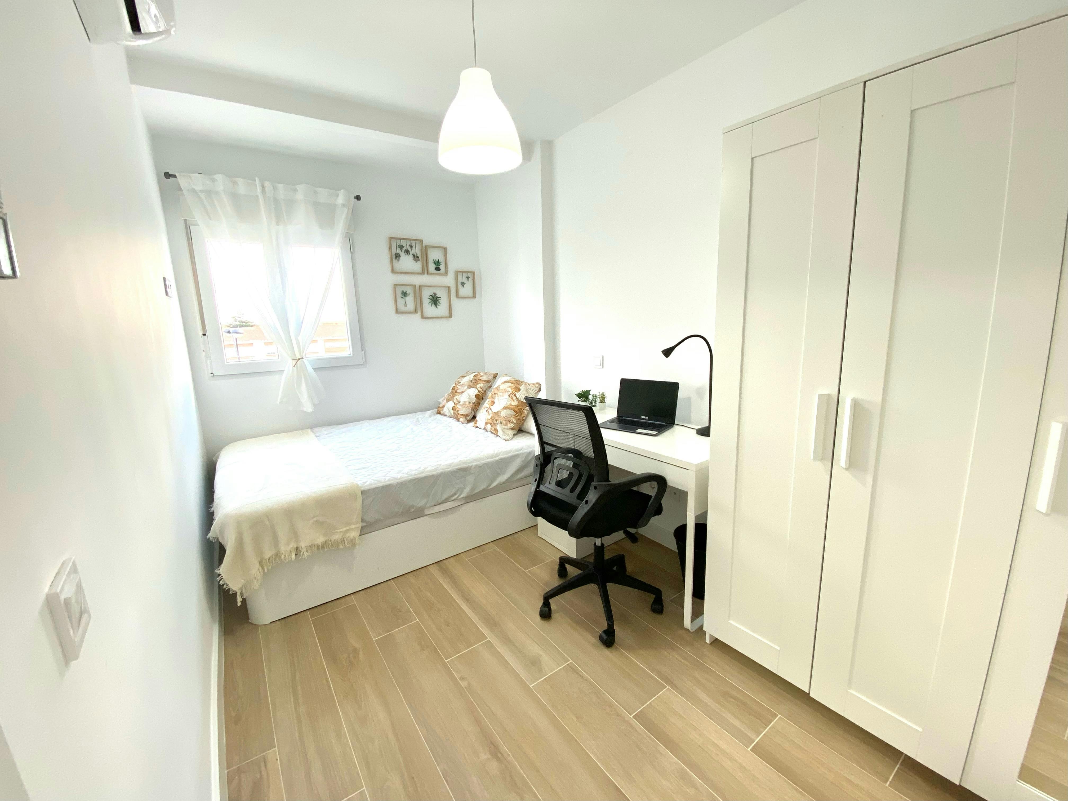 Private room for rent for €405 per month in Getafe, Avenida de los Ángeles