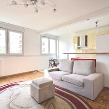 Apartment for rent for €1,802 per month in Courbevoie, Square Henri Regnault