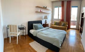 Private room for rent for €840 per month in Milan, Via Michelangelo Buonarroti