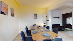 Private room for rent for €730 per month in Suresnes, Avenue Franklin Roosevelt