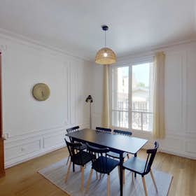 Private room for rent for €925 per month in Paris, Rue des Poissonniers