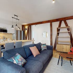 Private room for rent for €1,050 per month in Paris, Boulevard Garibaldi