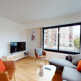 Private room for rent for €589 per month in Montigny-le-Bretonneux, Avenue du Centre