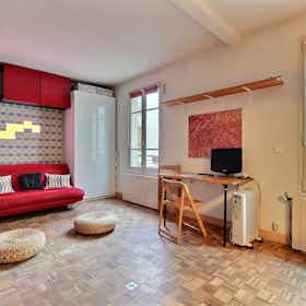 Studio for rent for €1,510 per month in Paris, Rue de la Roquette