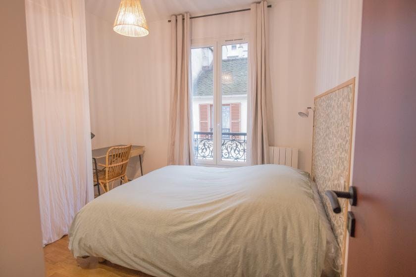 Private room for rent for €1,060 per month in Paris, Passage du Monténégro
