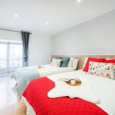 Mehrbettzimmer for rent for 410 € per month in Madrid, Calle de la Colegiata
