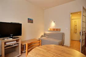 Apartment for rent for €1,510 per month in Paris, Rue de Vouillé