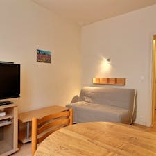 Apartment for rent for €1,219 per month in Paris, Rue de Vouillé