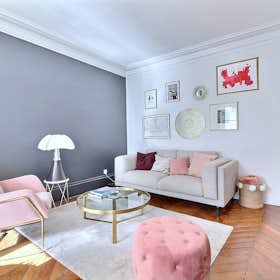 Apartment for rent for €2,014 per month in Paris, Rue du Faubourg Saint-Denis