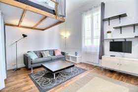Studio for rent for €1,616 per month in Paris, Rue du Mont Cenis