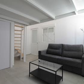 Studio for rent for €700 per month in Madrid, Calle Rodrigo Uhagón