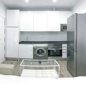 Apartment for rent for €1,450 per month in Madrid, Calle de Sagasta