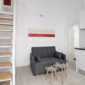 Apartment for rent for €750 per month in Madrid, Calle de Santoña