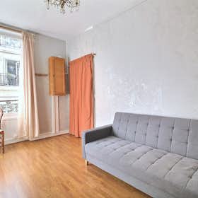 Apartment for rent for €1,761 per month in Paris, Rue du Pont aux Choux