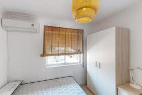 私人房间 正在以 €275 的月租出租，其位于 Jerez de la Frontera, Plaza Los Pinos