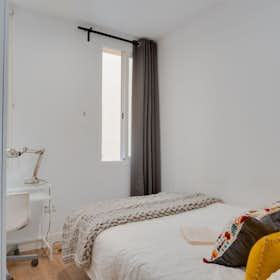 Private room for rent for €570 per month in Madrid, Calle de Fernán González