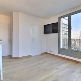 Apartment for rent for €2,090 per month in Paris, Rue de Vaugirard
