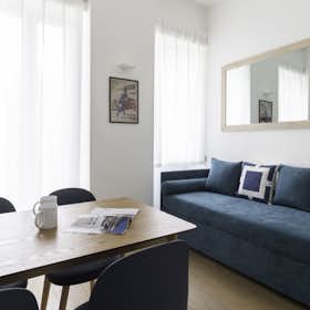 Apartment for rent for €1,800 per month in Milan, Via Mauro Macchi