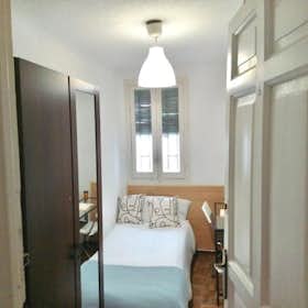 Private room for rent for €440 per month in Madrid, Plaza de los Herradores