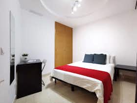 Private room for rent for €780 per month in Madrid, Plaza de Santa Cruz