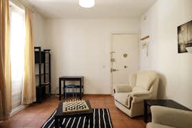 公寓 正在以 €900 的月租出租，其位于 Madrid, Calle de Gutenberg