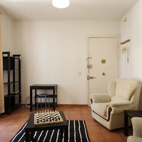 Квартира за оренду для 900 EUR на місяць у Madrid, Calle de Gutenberg