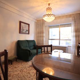 Apartment for rent for €1,000 per month in Madrid, Calle de la Tacona