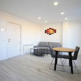 Apartment for rent for €1,200 per month in Madrid, Calle de Monederos