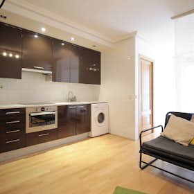 Studio for rent for €870 per month in Madrid, Calle Miosotis